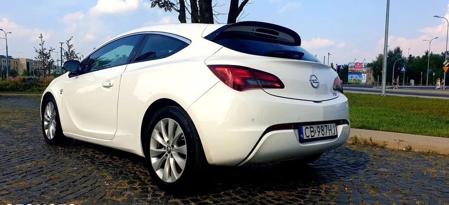 Opel Astra cena 29900 przebieg: 201000, rok produkcji 2014 z Poznań małe 92